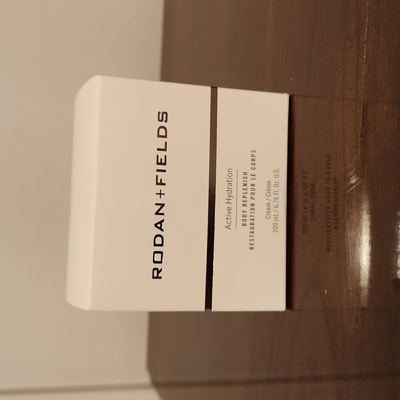 Rodan and fields active hydration body replenish